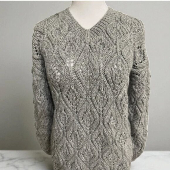 Gray Knitted Sweater with Leaf Pattern Cozy Handmade Wool Blend Pullover 🩶 - Picture 2 of 12